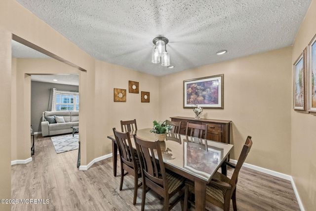39 Hummingbird Court, Marlboro, NJ 07746