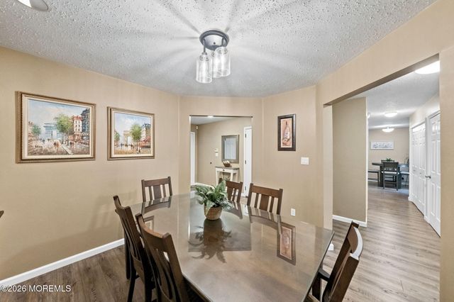 39 Hummingbird Court, Marlboro, NJ 07746