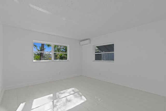 4300 NW 45th Terrace, Lauderdale Lakes, FL 33319