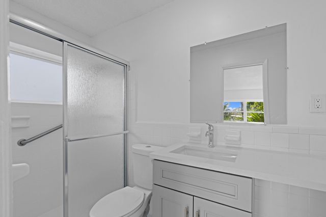 4300 NW 45th Terrace, Lauderdale Lakes, FL 33319