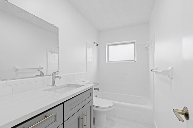 4300 NW 45th Terrace, Lauderdale Lakes, FL 33319