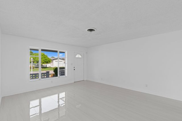 4300 NW 45th Terrace, Lauderdale Lakes, FL 33319