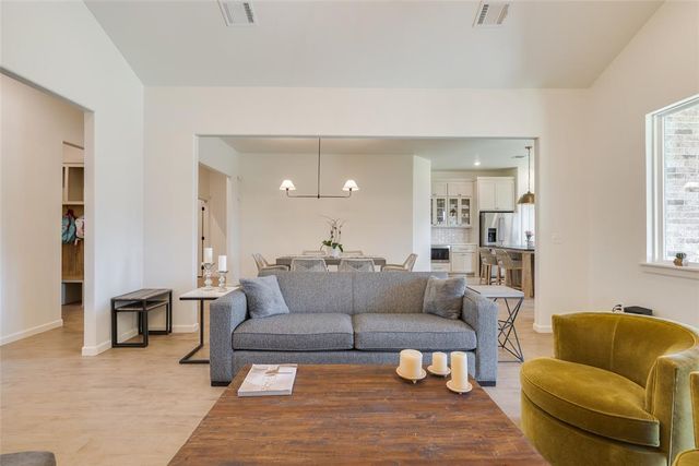 8110 Goldfinch Drive, Guthrie, OK 73044