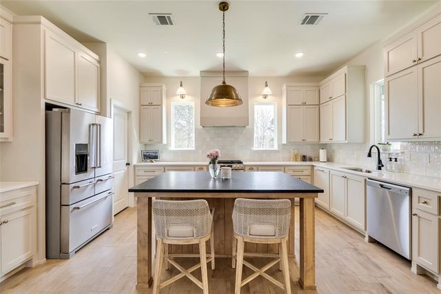 8110 Goldfinch Drive, Guthrie, OK 73044