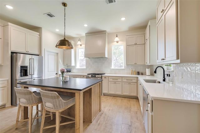 8110 Goldfinch Drive, Guthrie, OK 73044