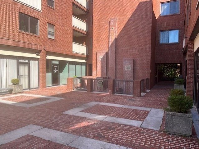 20 Central St 109, Salem, MA 01970