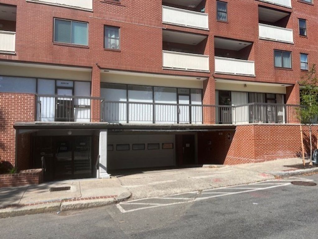 20 Central St 109, Salem, MA 01970