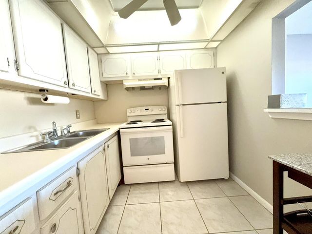 166 Sussex I, West Palm Beach, FL 33417