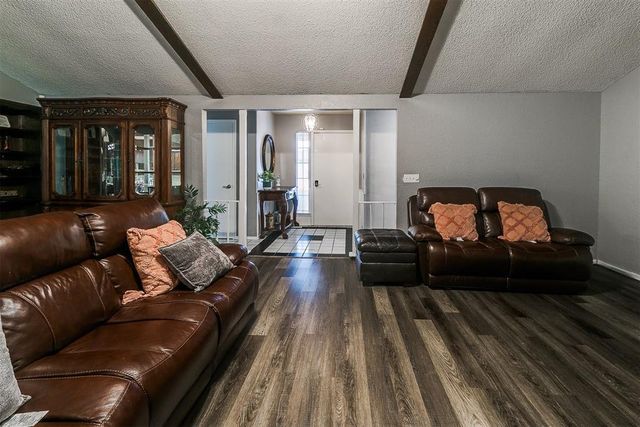 100 Three Oaks Drive, Midwest City, OK 73130