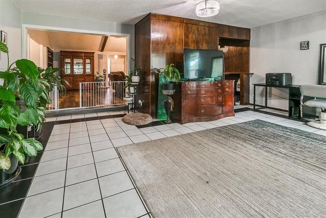 100 Three Oaks Drive, Midwest City, OK 73130