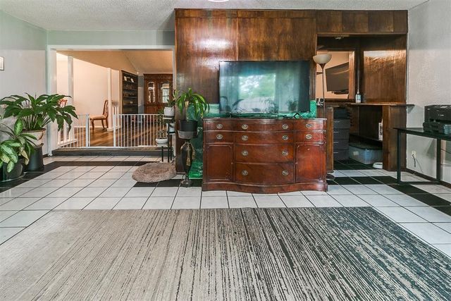 100 Three Oaks Drive, Midwest City, OK 73130