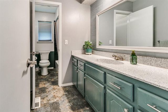 100 Three Oaks Drive, Midwest City, OK 73130