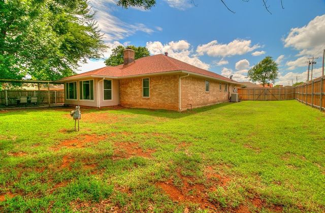 100 Three Oaks Drive, Midwest City, OK 73130