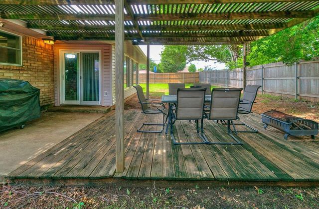 100 Three Oaks Drive, Midwest City, OK 73130