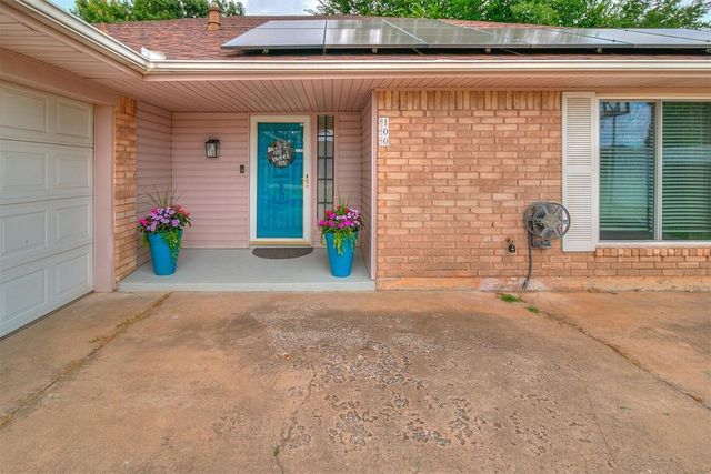 100 Three Oaks Drive, Midwest City, OK 73130