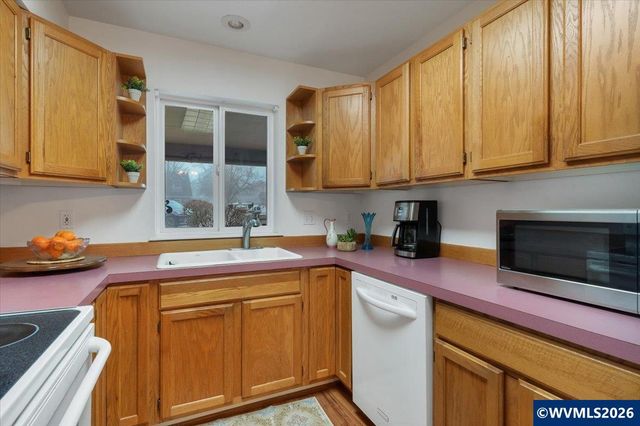 468 Harris Ln, Oregon City, OR 97045