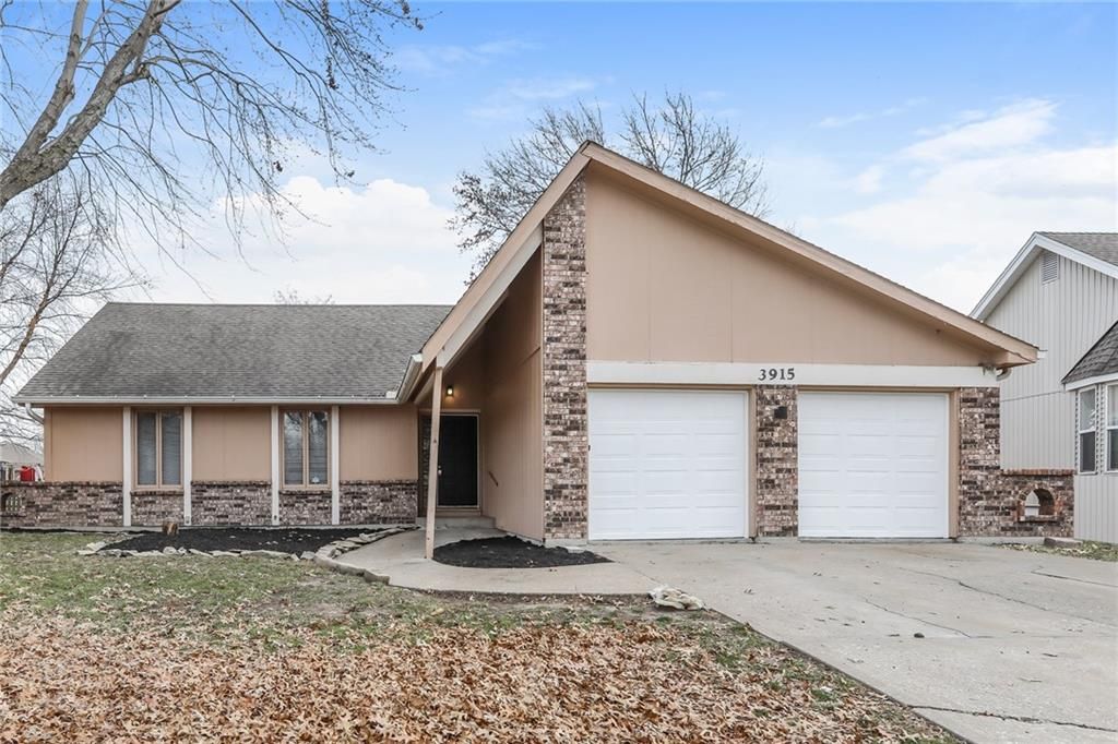 3915 Regatta Drive, Lee's Summit, MO 64082