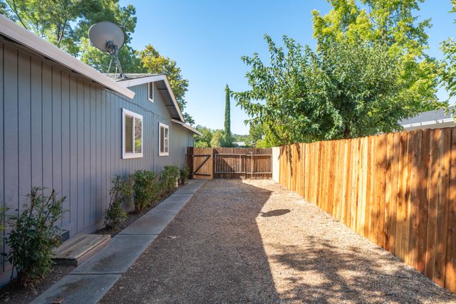1639 Andrew Avenue, Anderson, CA 96007