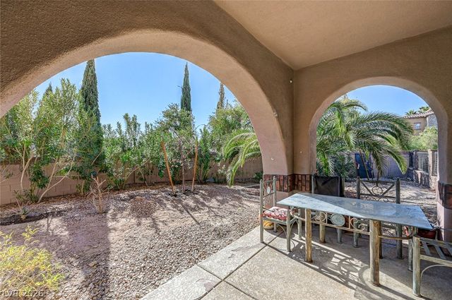 8490 Via De Bellasidra Court, Las Vegas, NV 89123