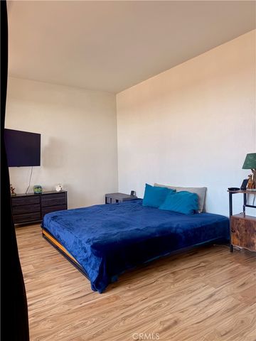 2575 37 E 19th, Signal Hill, CA 90755