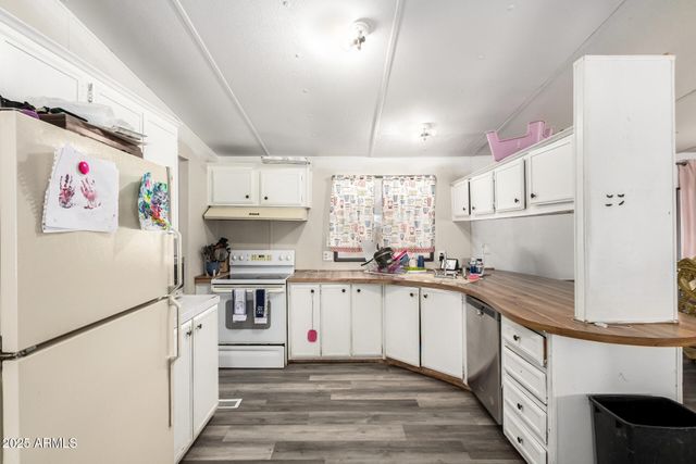 7396 W CABALLERO Court, Arizona City, AZ 85123