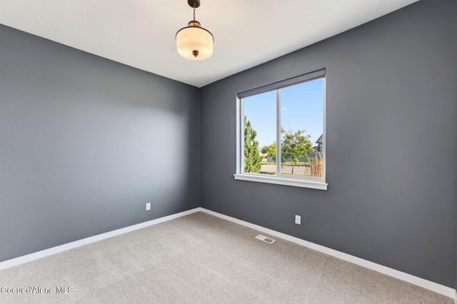 1067 E Percival Ave, Post Falls, ID 83854
