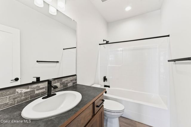 1067 E Percival Ave, Post Falls, ID 83854