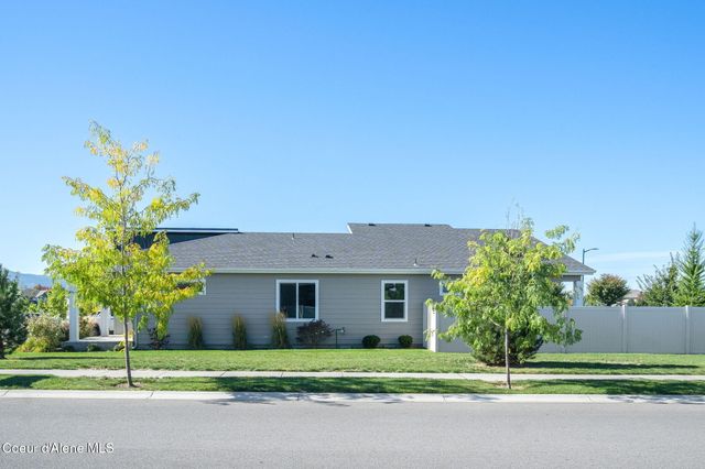 1067 E Percival Ave, Post Falls, ID 83854