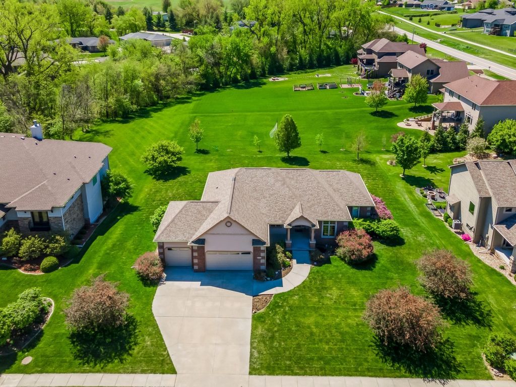 10612 NW 75th Place, Johnston, IA 50131