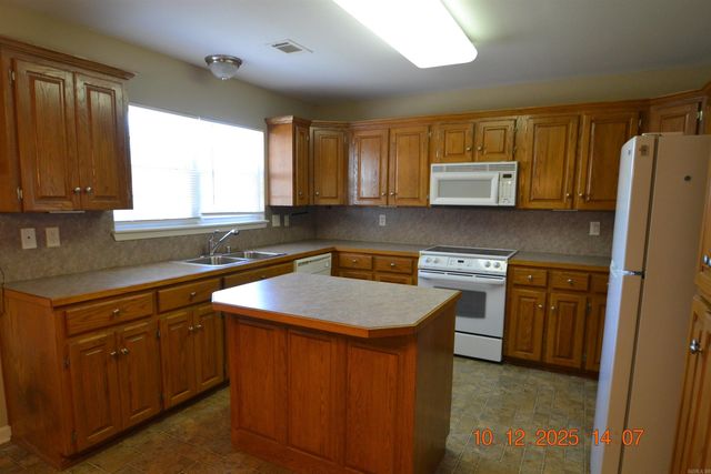 3418 Lacross Drive, Bryant, AR 72022