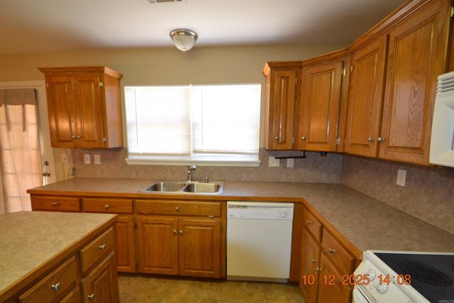 3418 Lacross Drive, Bryant, AR 72022