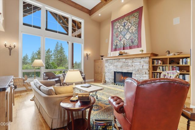 20100 Starfire Ridge Court, Bend, OR 97702