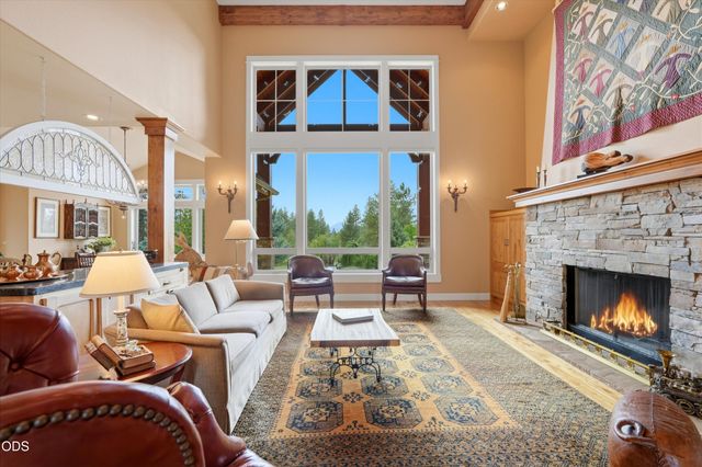 20100 Starfire Ridge Court, Bend, OR 97702