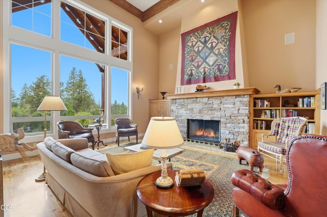 20100 Starfire Ridge Court, Bend, OR 97702