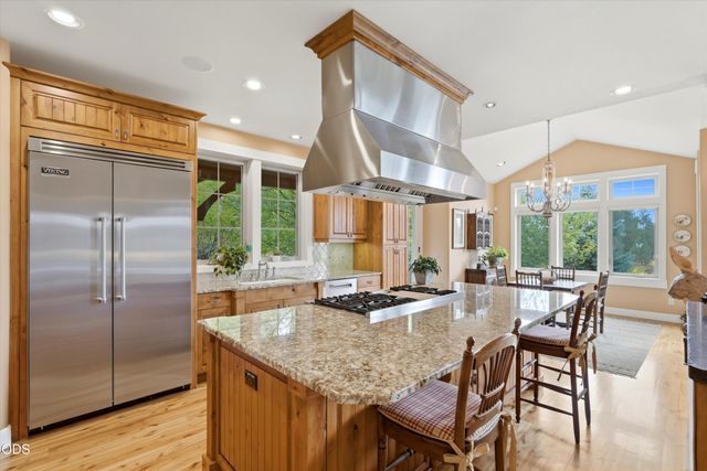 20100 Starfire Ridge Court, Bend, OR 97702