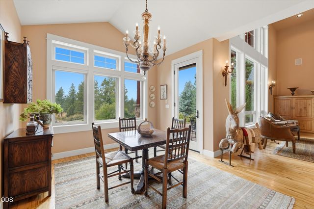 20100 Starfire Ridge Court, Bend, OR 97702