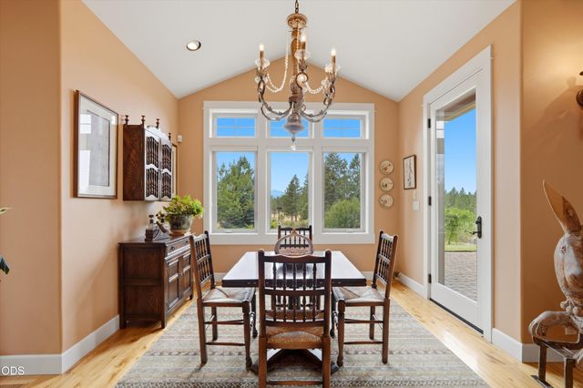20100 Starfire Ridge Court, Bend, OR 97702