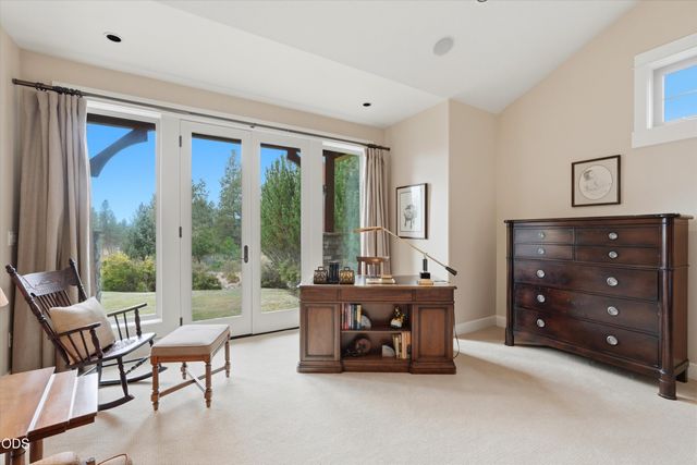 20100 Starfire Ridge Court, Bend, OR 97702