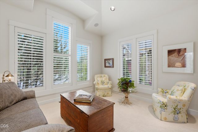 20100 Starfire Ridge Court, Bend, OR 97702
