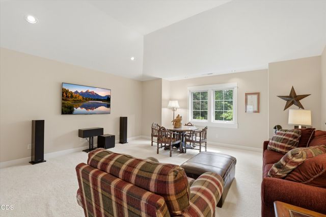 20100 Starfire Ridge Court, Bend, OR 97702
