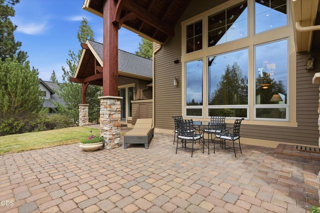 20100 Starfire Ridge Court, Bend, OR 97702
