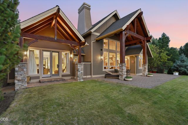 20100 Starfire Ridge Court, Bend, OR 97702