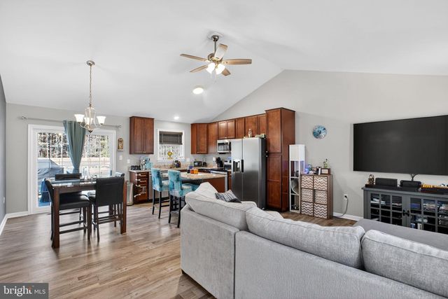 583 CABIN POINT DR, Montross, VA 22520