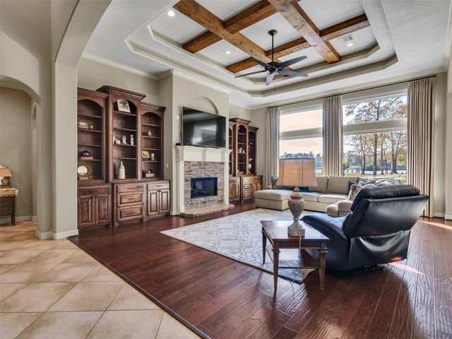 15601 Crown Oaks Drive, Montgomery, TX 77316