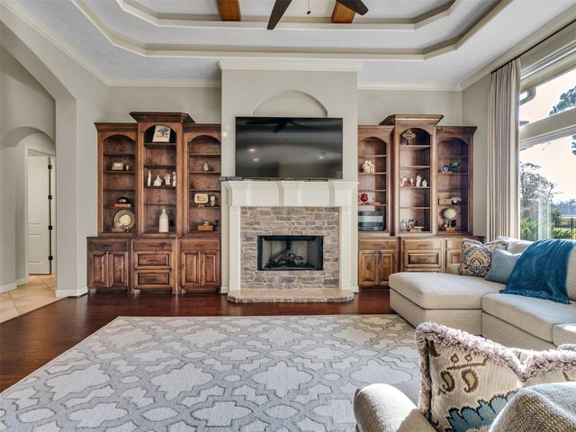 15601 Crown Oaks Drive, Montgomery, TX 77316