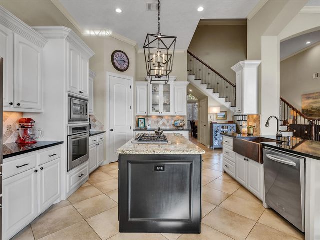 15601 Crown Oaks Drive, Montgomery, TX 77316