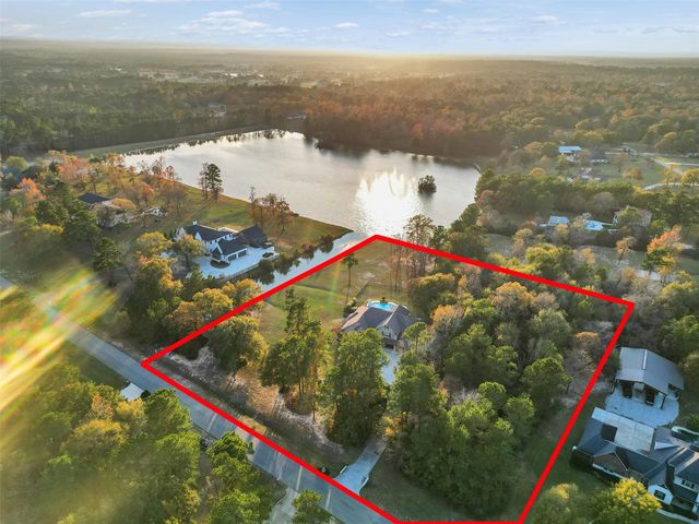 15601 Crown Oaks Drive, Montgomery, TX 77316