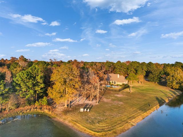 15601 Crown Oaks Drive, Montgomery, TX 77316