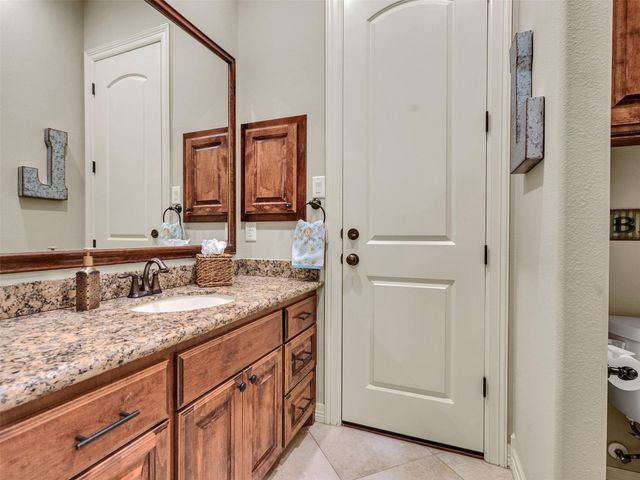 15601 Crown Oaks Drive, Montgomery, TX 77316