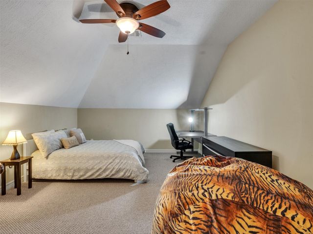 15601 Crown Oaks Drive, Montgomery, TX 77316